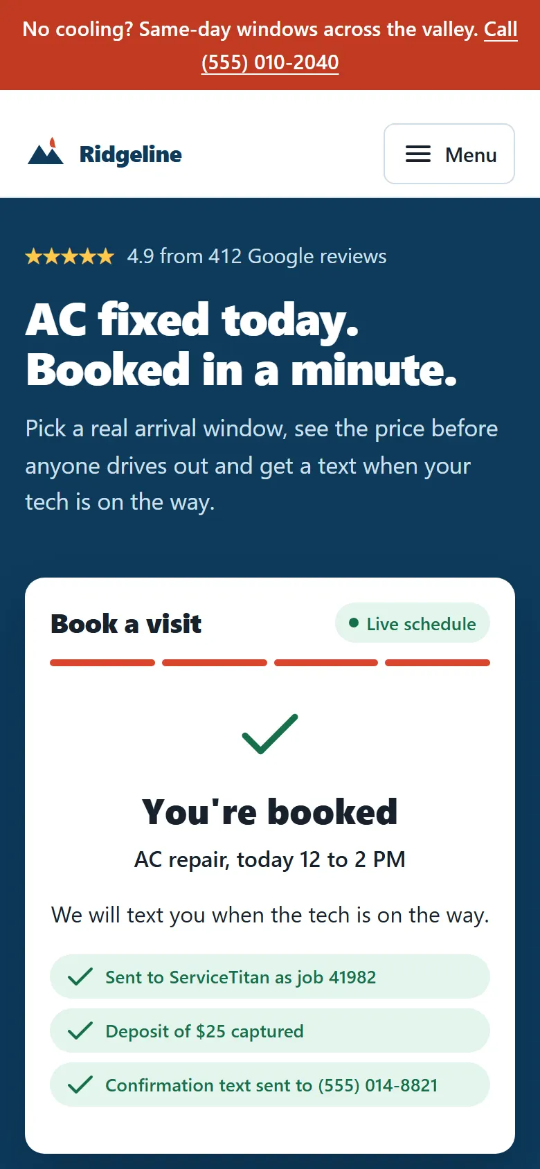 Phone screen confirming a booking, with badges for the dispatch sync, the deposit and the confirmation text